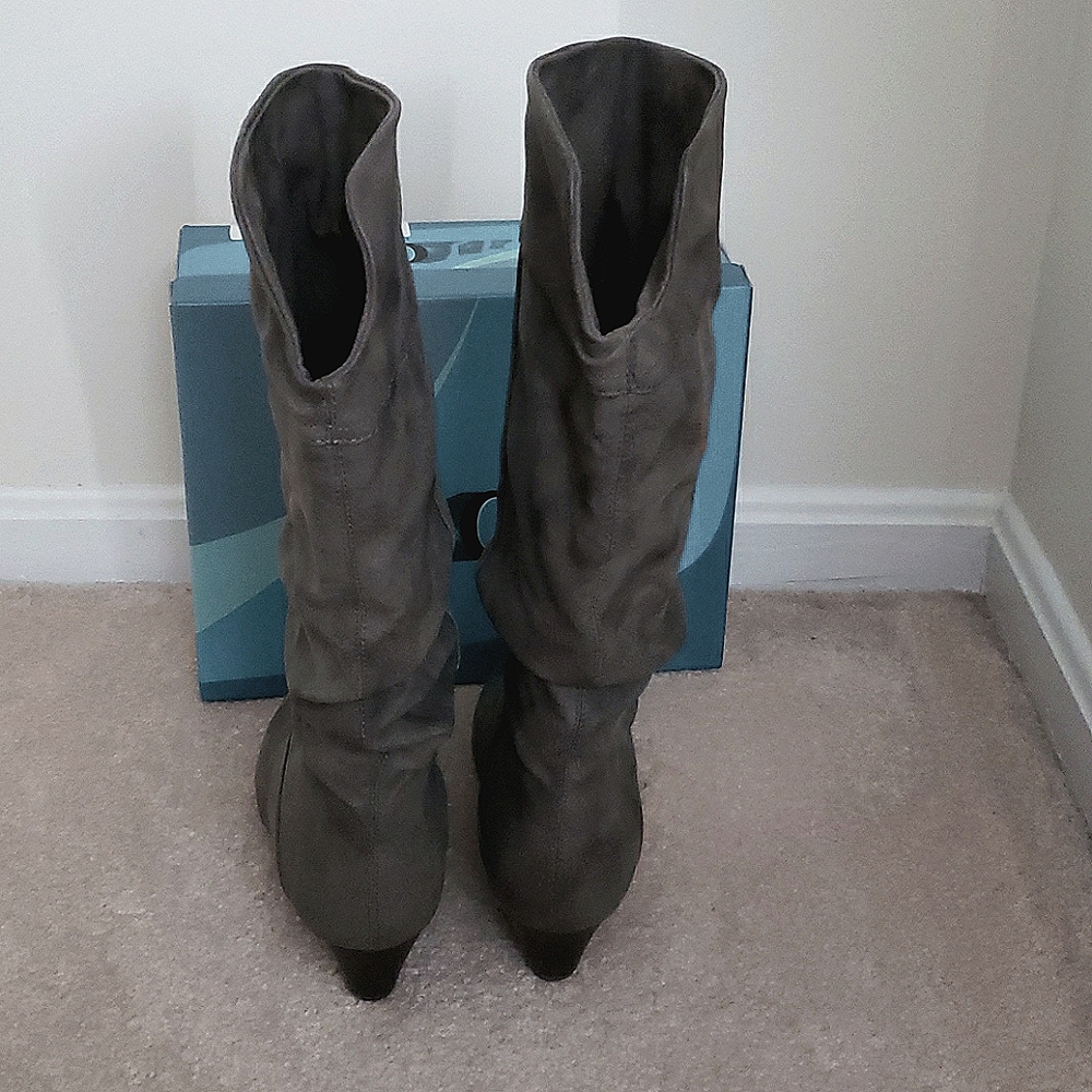 NEW w/box White Mountain Tall Suede Boots - Picture 4 of 6
